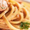 Macarrão Cremoso Com Salsicha Na Panela