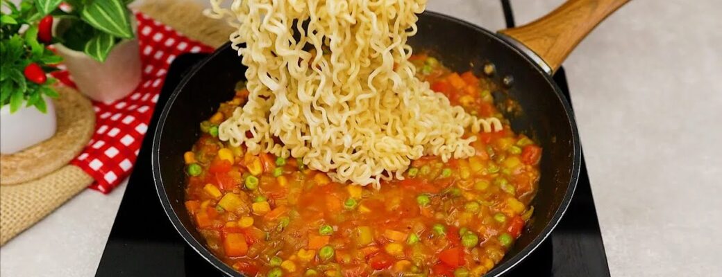 O Macarrão Instantâneo Com Legumes Temperados Delicioso é A Opção Perfeita Para Um Almoço Rápido,...