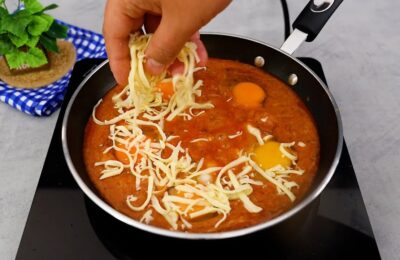 O Ovos Cozidos Ao Molho Com Queijo Derretido Surpreendente é Uma Receita Simples E Deliciosa...