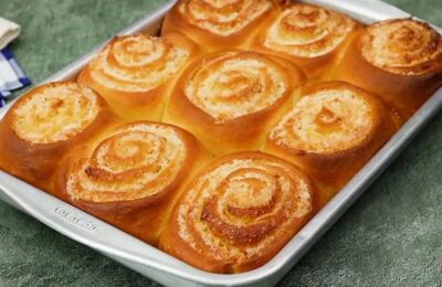 O Pão Caseiro Doce Com Coco Ralado é Fácil, Fofinho E Tem Um Recheio Delicioso....