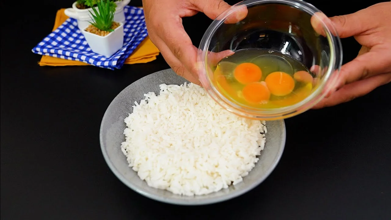 A Pizza De Arroz Sobrado Com Frango E Queijo é Uma Opção Fácil E Saborosa...