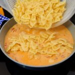 Receita Cremosa De Macarrão Com Linguiça E Queijo Transforma Seu Almoço Em Uma Explosão De...