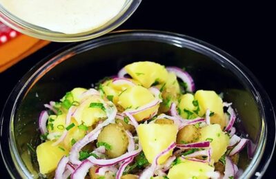 A Receita Salada De Batata Com Molho Secreto é Fácil, Cremosa E Cheia De Sabor,...