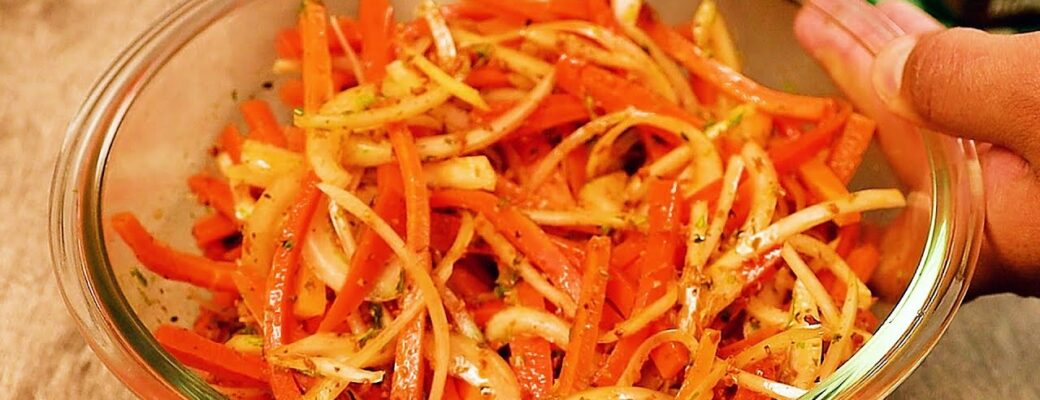 Salada De Cenoura Crocante Com Alho Dourado Irresistível é Rápida, Saborosa E Cheia De Textura....