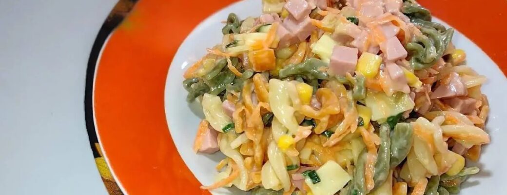 Salada De Macarrão Cremosa Simples Com Presunto