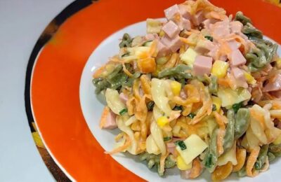 Salada De Macarrão Cremosa Simples Com Presunto