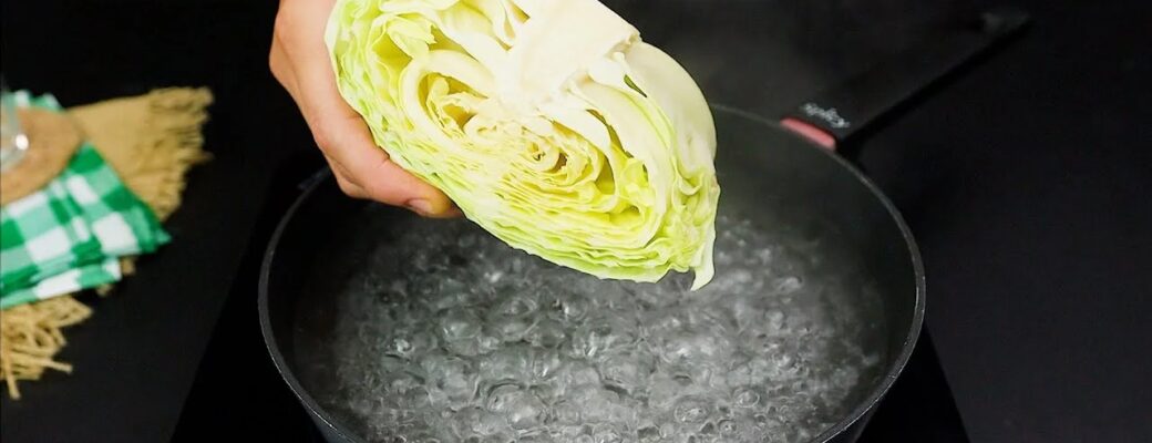 Salada De Repolho Colorida Cousada Com Maionese é Prática, Saudável E Cheia De Sabor. Uma...