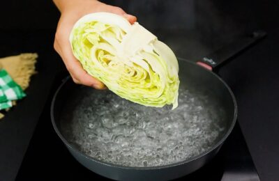 Salada De Repolho Colorida Cousada Com Maionese é Prática, Saudável E Cheia De Sabor. Uma...