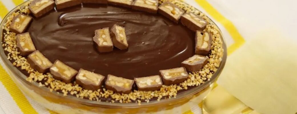 Travessa Cremosa De Chocolate, Amendoim E Caramelo Tipo Snickers....